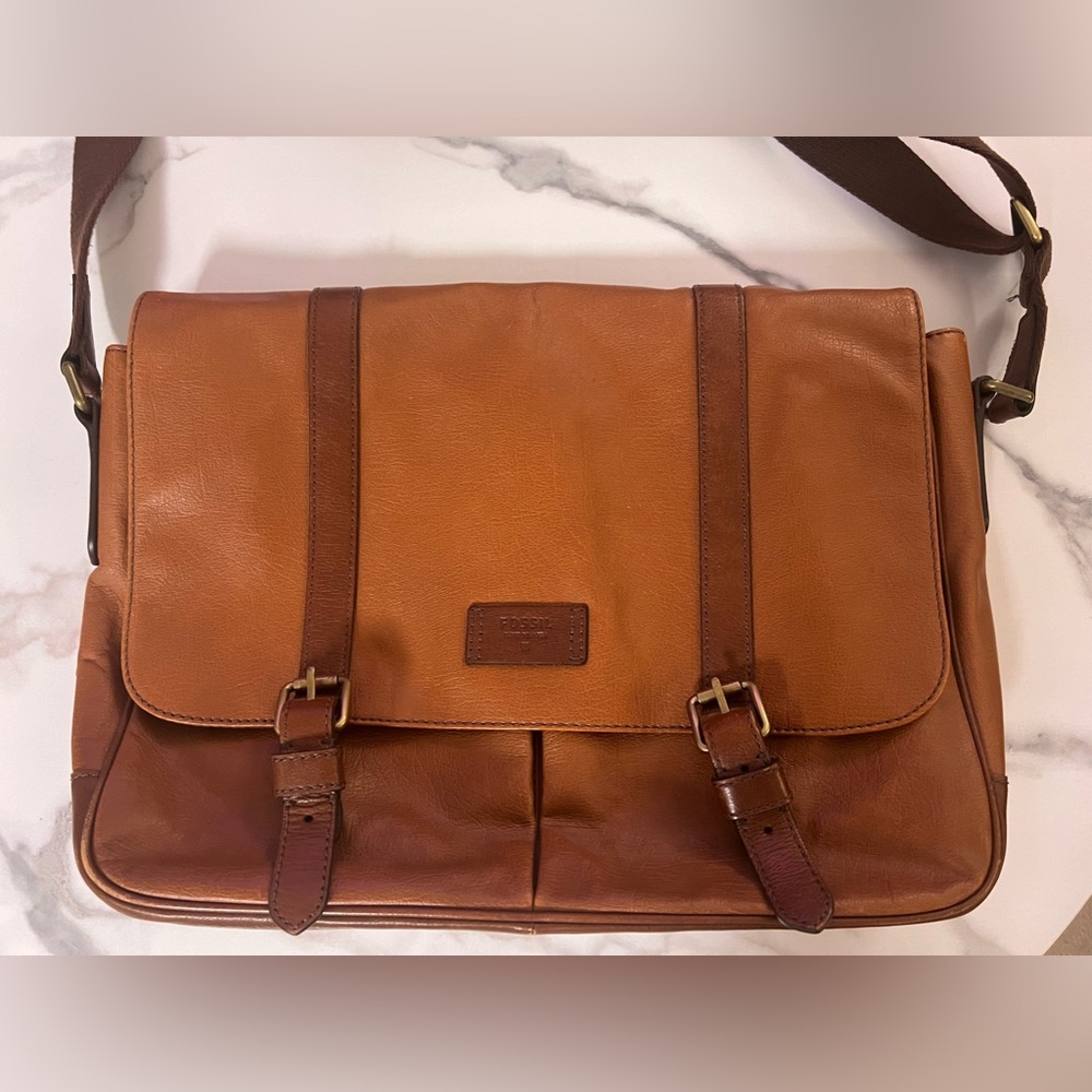 BEAUTIFUL men’s Fossil messenger bag, two-tone tanned/brown leather!!